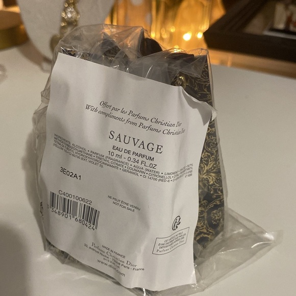 Dior SAUVAGE EDP Minial Holiday Packaging - Picture 4 of 4